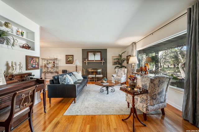 114 Wagon Trail Road, Shavano Park, TX 78231