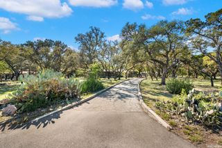 114 Wagon Trail Road, Shavano Park, TX 78231