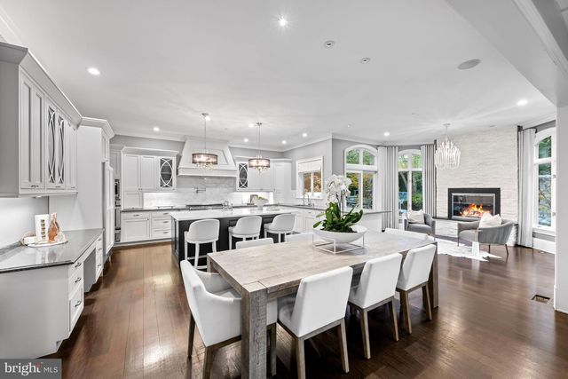 8305 FOX HAVEN DR, Mclean, VA 22102
