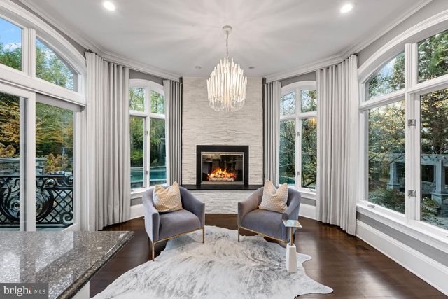 8305 FOX HAVEN DR, Mclean, VA 22102