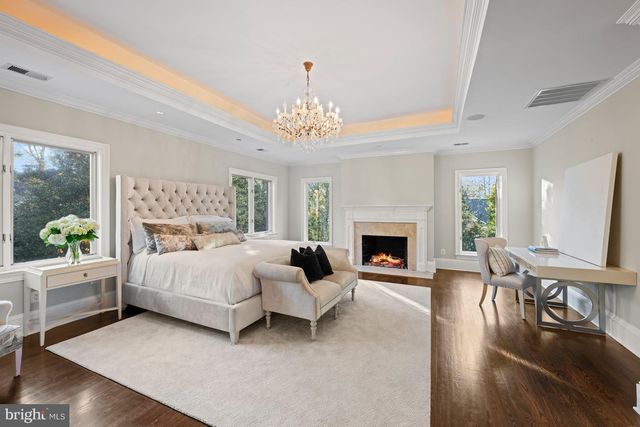 8305 FOX HAVEN DR, Mclean, VA 22102