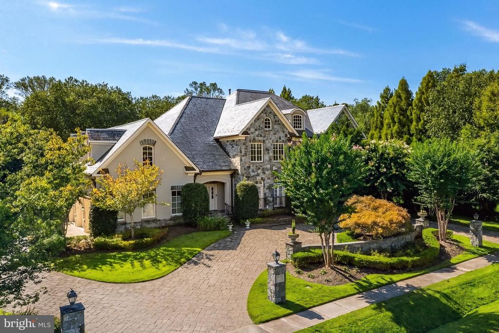 8305 FOX HAVEN DR, Mclean, VA 22102