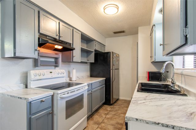 808 Meadow Mead Drive, Allen, TX 75002