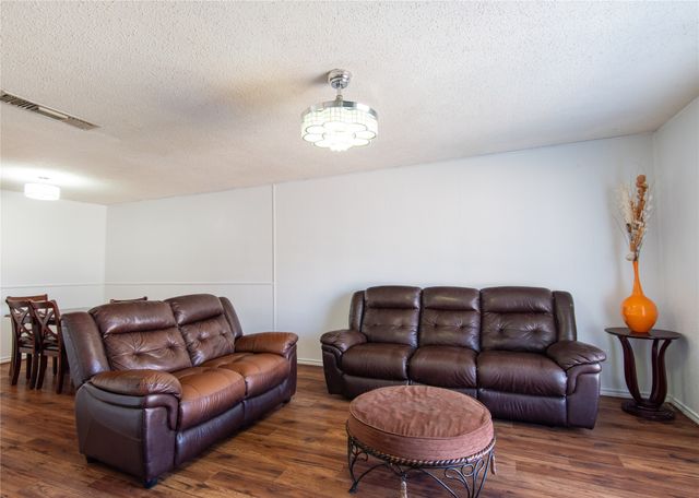 808 Meadow Mead Drive, Allen, TX 75002