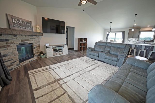461 HIGHLAND MEADOW TRAIL, Pulaski, WI 54162