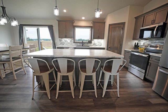 461 HIGHLAND MEADOW TRAIL, Pulaski, WI 54162