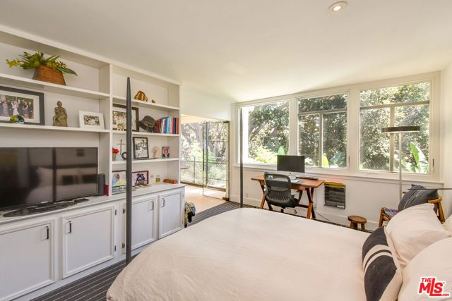 289 S Barrington Avenue A211, Los Angeles, CA 90049