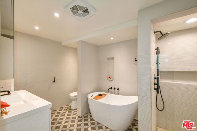 289 S Barrington Avenue A211, Los Angeles, CA 90049