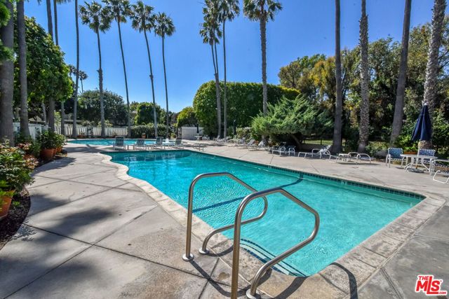 289 S Barrington Avenue A211, Los Angeles, CA 90049