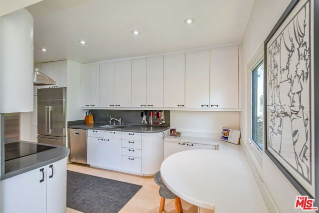 289 S Barrington Avenue A211, Los Angeles, CA 90049