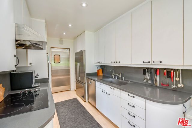 289 S Barrington Avenue A211, Los Angeles, CA 90049