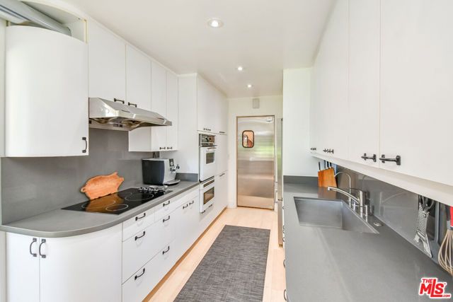 289 S Barrington Avenue A211, Los Angeles, CA 90049