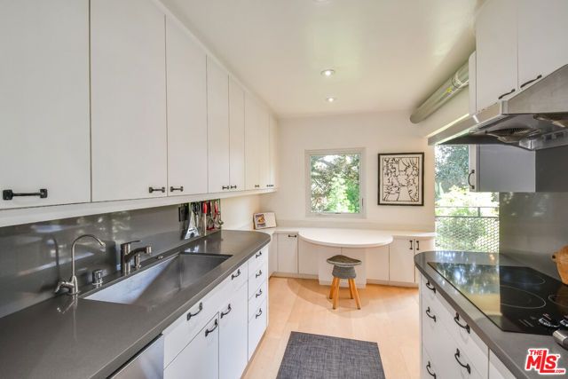 289 S Barrington Avenue A211, Los Angeles, CA 90049