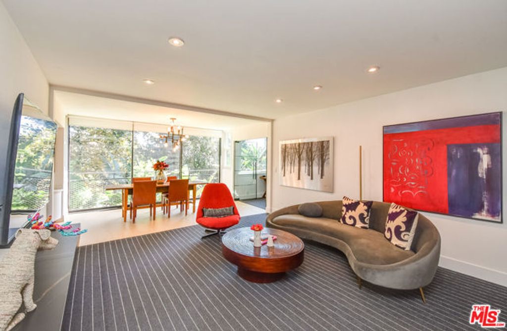 289 S Barrington Avenue A211, Los Angeles, CA 90049