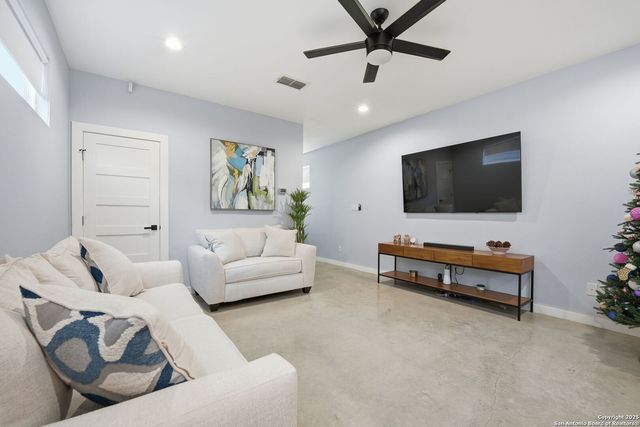 2106 Schley Ave, San Antonio, TX 78210