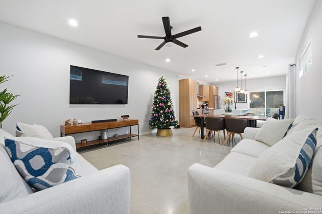 2106 Schley Ave, San Antonio, TX 78210