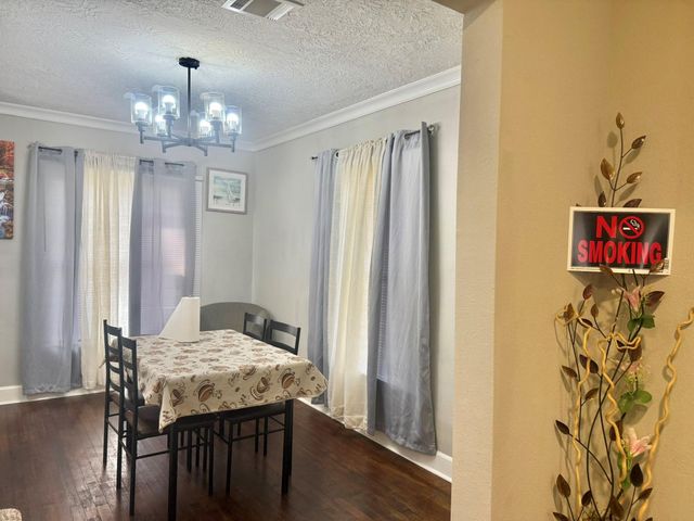 19 4th Avenue N, Texas City, TX 77590