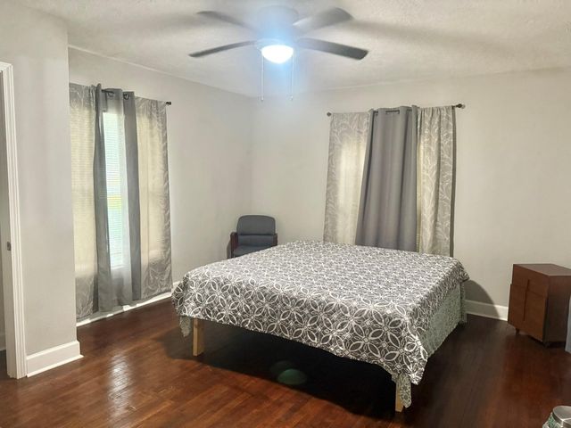 19 4th Avenue N, Texas City, TX 77590