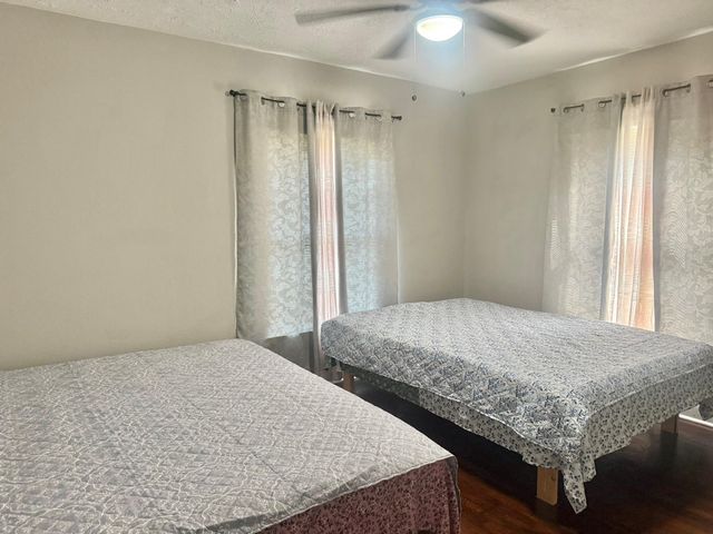 19 4th Avenue N, Texas City, TX 77590