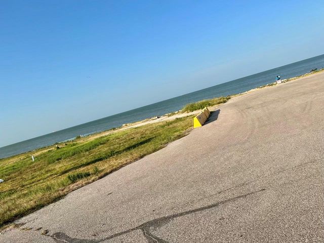 19 4th Avenue N, Texas City, TX 77590