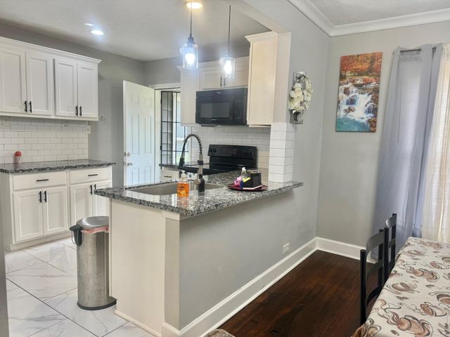 19 4th Avenue N, Texas City, TX 77590