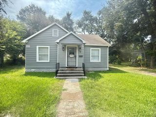 19 4th Avenue N, Texas City, TX 77590
