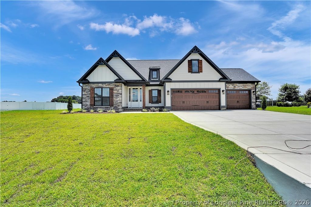 5820 Dottie Circle, Hope Mills, NC 28348 — exterior