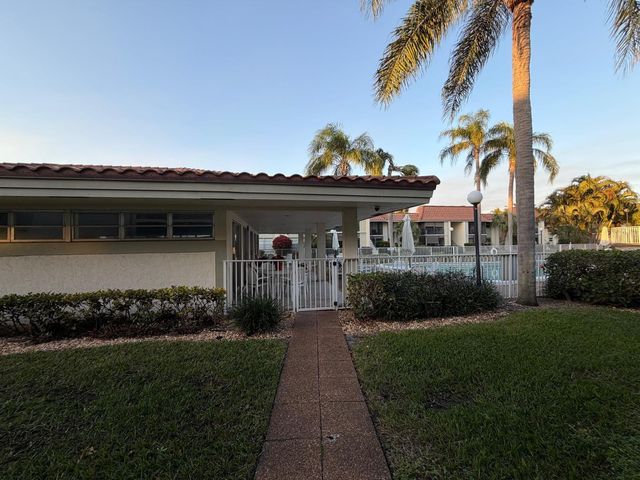 1124 NW 13th Street 208A, Boca Raton, FL 33486