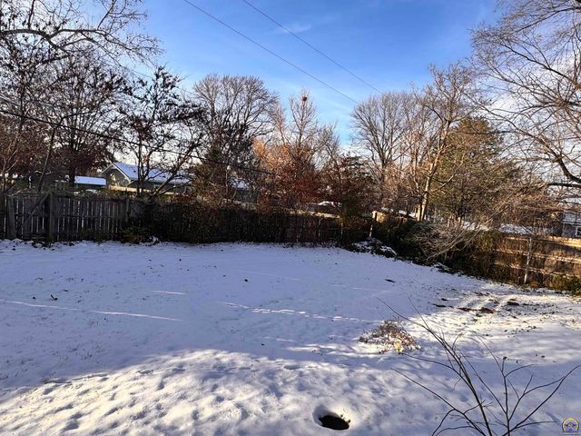 1918 SW Sieben CT, Topeka, KS 66611