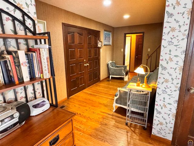 1918 SW Sieben CT, Topeka, KS 66611