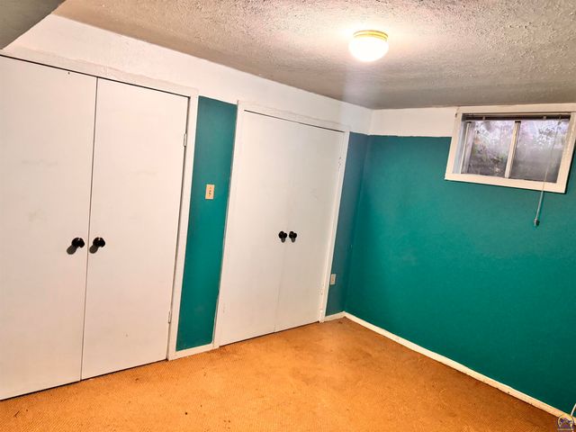 1918 SW Sieben CT, Topeka, KS 66611