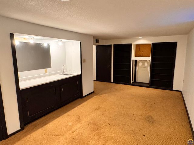 1918 SW Sieben CT, Topeka, KS 66611