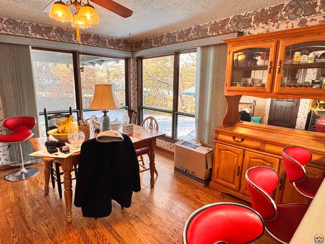 1918 SW Sieben CT, Topeka, KS 66611