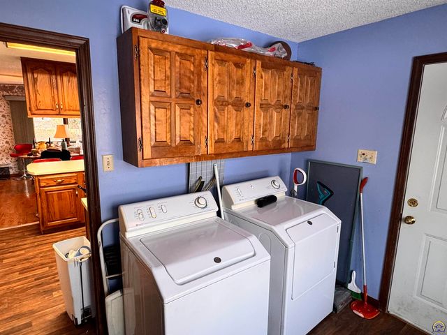 1918 SW Sieben CT, Topeka, KS 66611