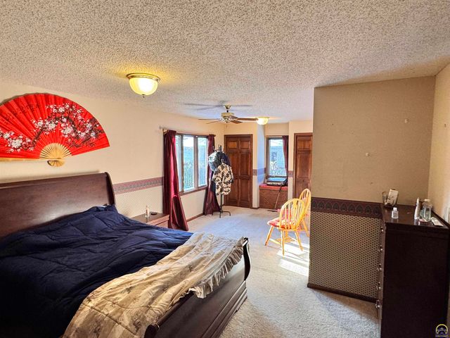 1918 SW Sieben CT, Topeka, KS 66611