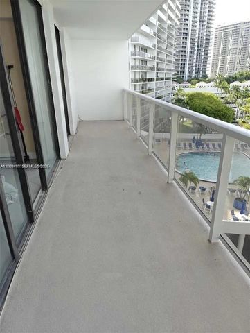 3701 N Country Club Dr 705, Aventura, FL 33180