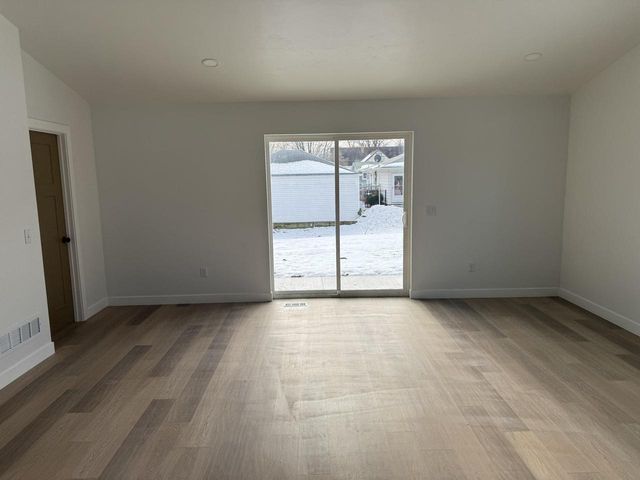 1109 E MURDOCK AVENUE, Oshkosh, WI 54901