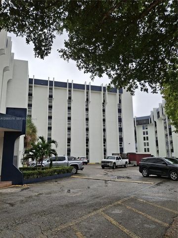 9682 Fontainebleau Boulevard 603, Miami, FL 33172