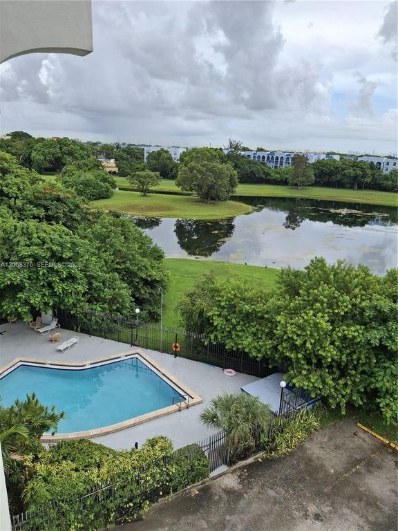 9682 Fontainebleau Boulevard 603, Miami, FL 33172