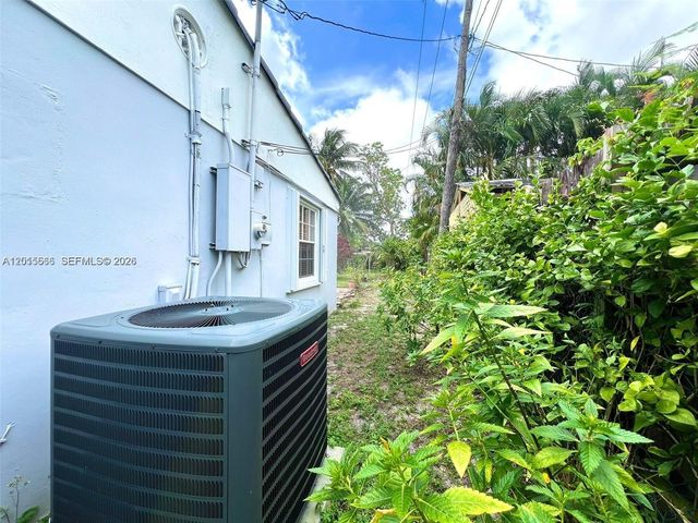 1465 SW 28th Way, Fort Lauderdale, FL 33312