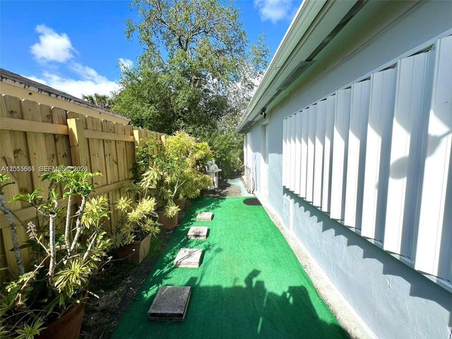 1465 SW 28th Way, Fort Lauderdale, FL 33312