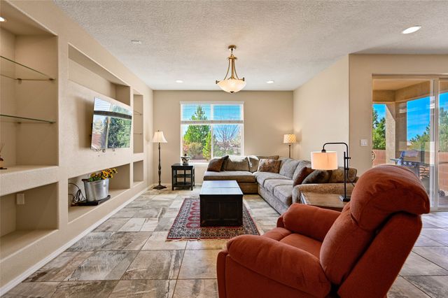 4678 Hojas Verdes, Santa Fe, NM 87507