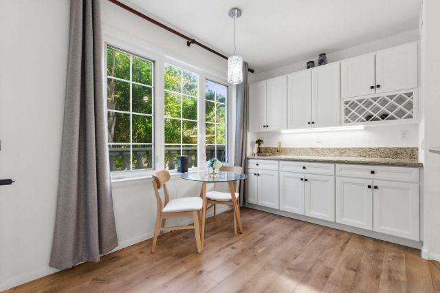 2842 Torrey Pines Rd, La Jolla, CA 92037