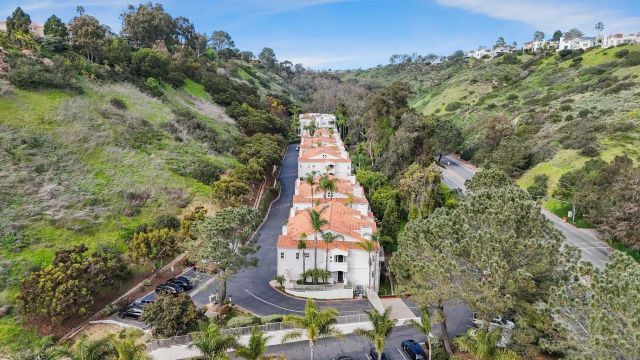 2842 Torrey Pines Rd, La Jolla, CA 92037