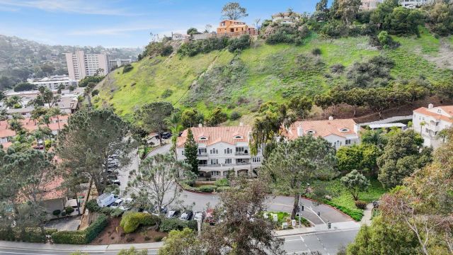 2842 Torrey Pines Rd, La Jolla, CA 92037