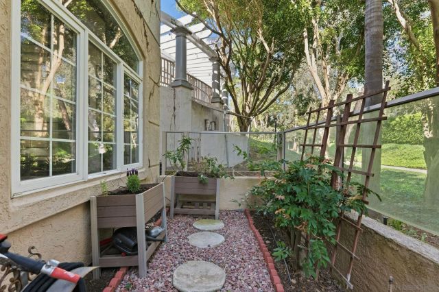 2842 Torrey Pines Rd, La Jolla, CA 92037