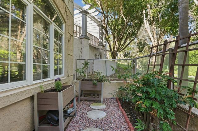 2842 Torrey Pines Rd, La Jolla, CA 92037