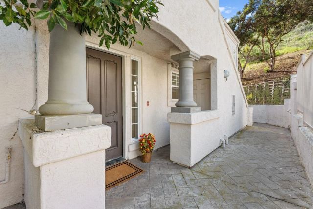 2842 Torrey Pines Rd, La Jolla, CA 92037