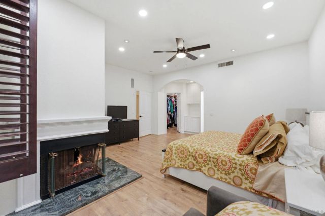 2842 Torrey Pines Rd, La Jolla, CA 92037