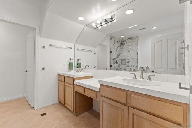 2842 Torrey Pines Rd, La Jolla, CA 92037